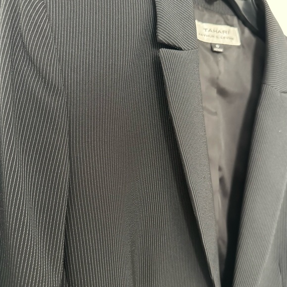 Elegant striped dressed jacket size 10 . Two buttons in the front never worn - Picture 5 of 5